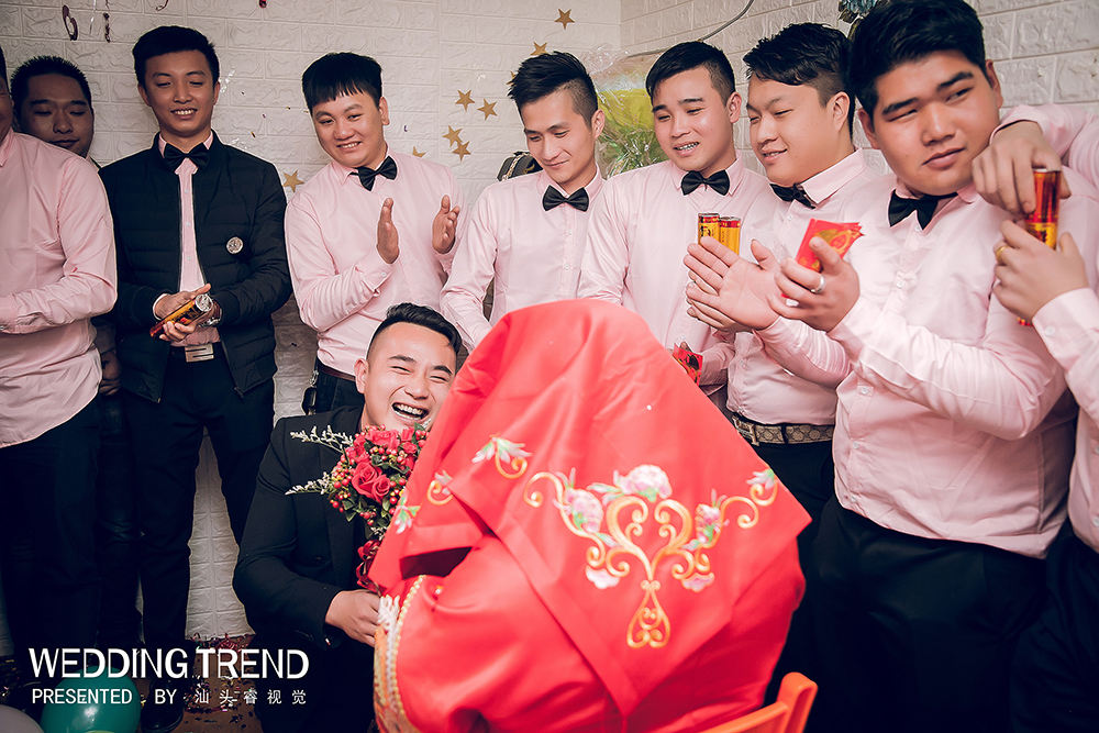 男男结婚这事,终于发生在澄海,在众人的祝福下完成.