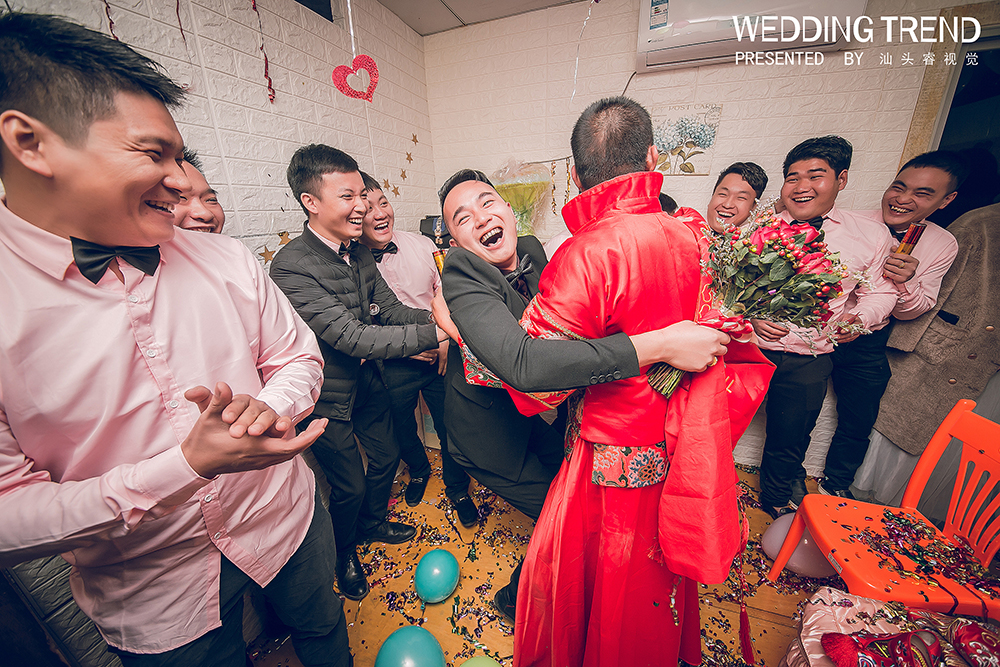 男男结婚这事,终于发生在澄海,在众人的祝福下完成.